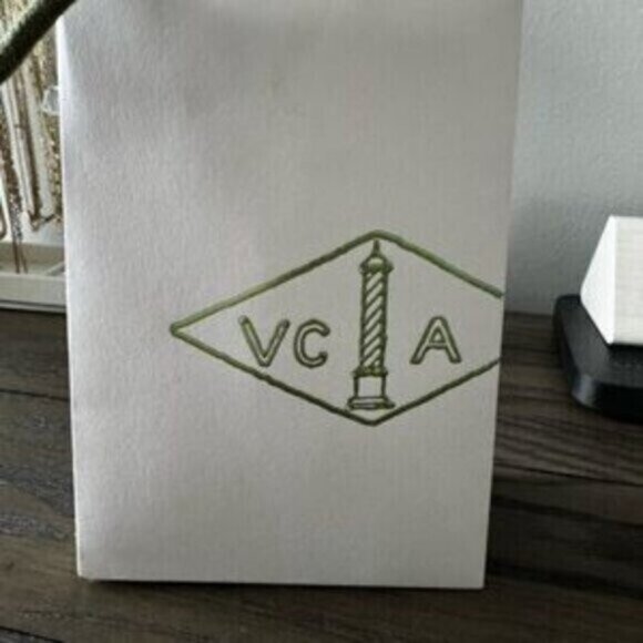 Elegant Gold and Green Clover Bracelet - Picture 6 of 7